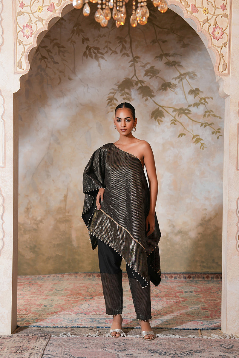 Kohl Tissue Silk Kaftan Set (Gulabi Savera by Unnati Garg)