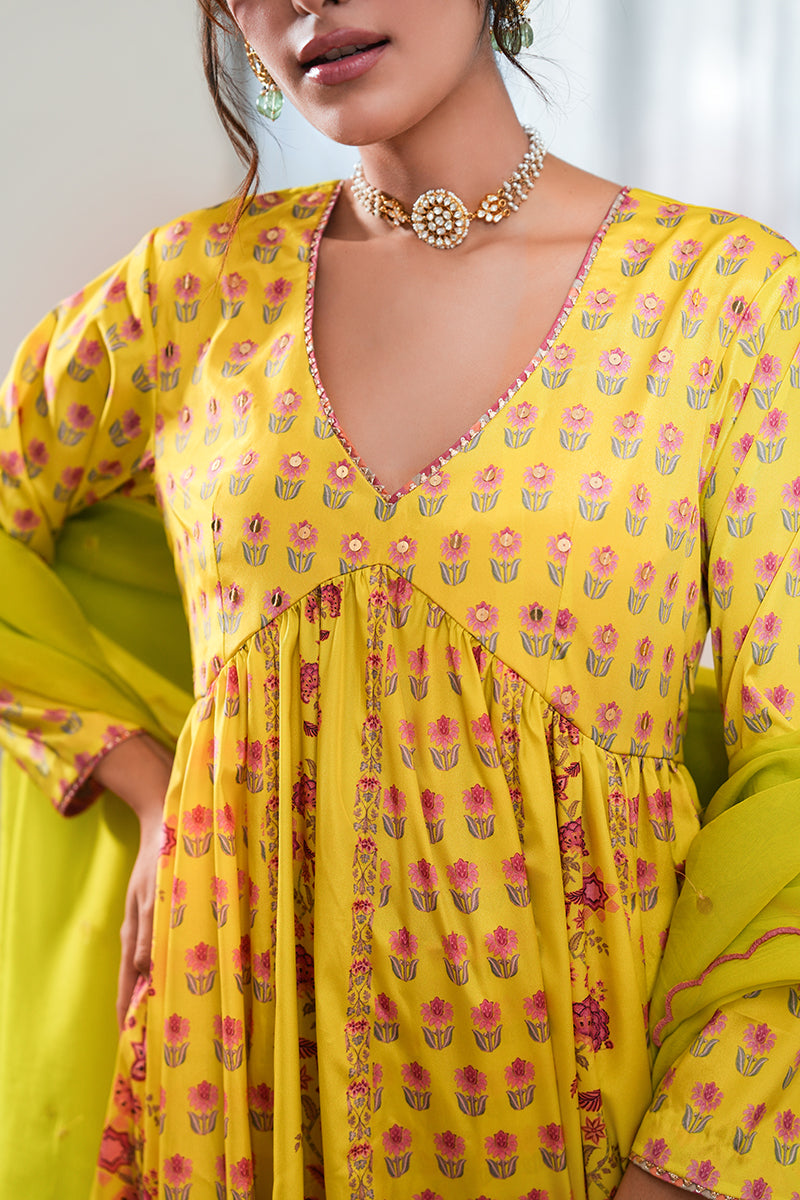 Naaz Mehrunissa Anarkali Set (Gulabi Savera by Unnati Garg)