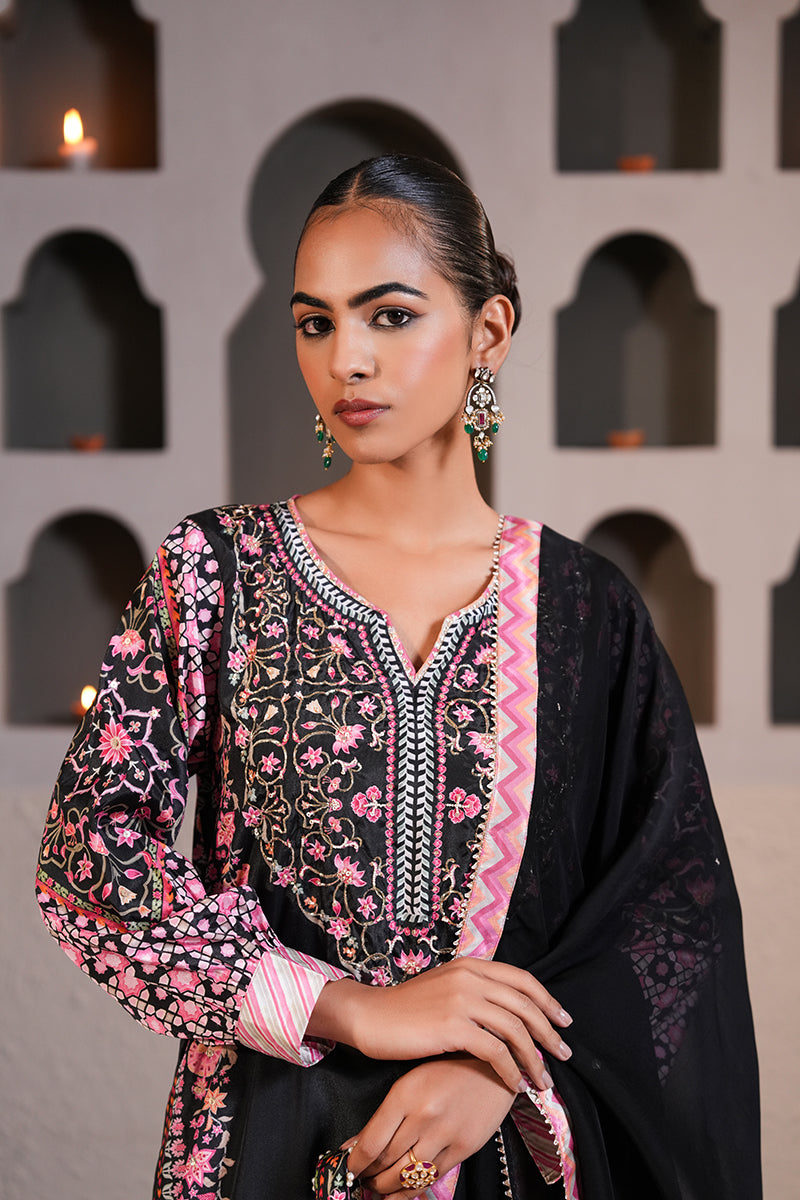Khwaab Gulabi Kurta Set (Gulabi Savera by Unnati Garg)