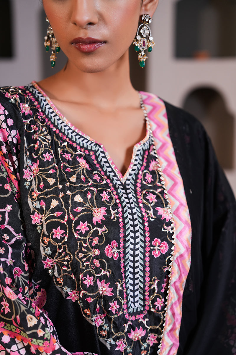 Khwaab Gulabi Kurta Set (Gulabi Savera by Unnati Garg)