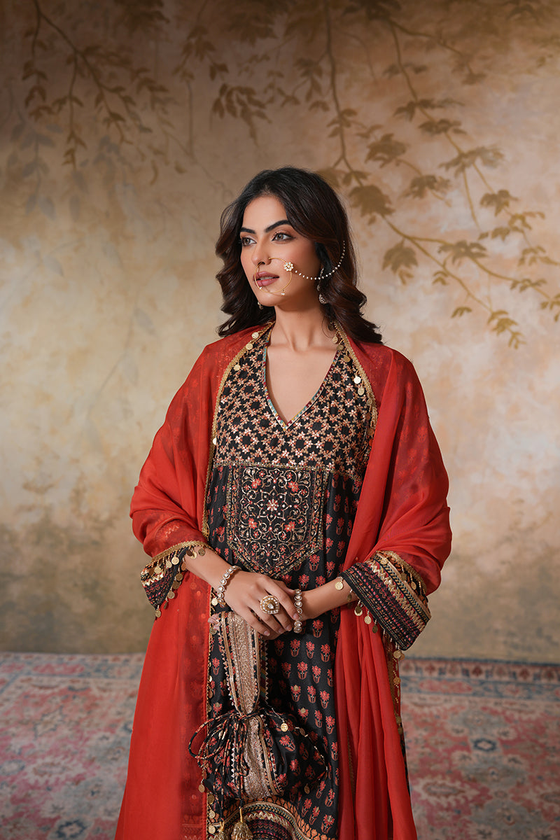 Siyah Sitara Kurta Set (Gulabi Savera by Unnati Garg)