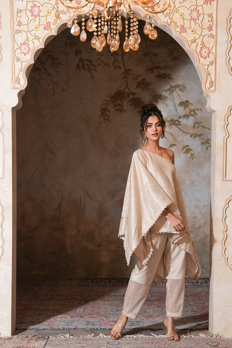 Kohra Tissue Silk Kaftan Set (Gulabi Savera by Unnati Garg)