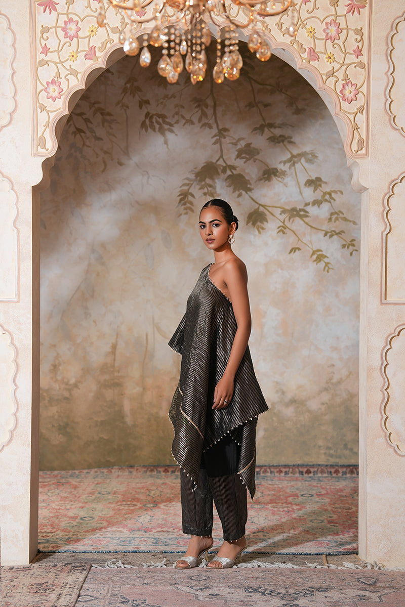 Kohl Tissue Silk Kaftan Set (Gulabi Savera by Unnati Garg)