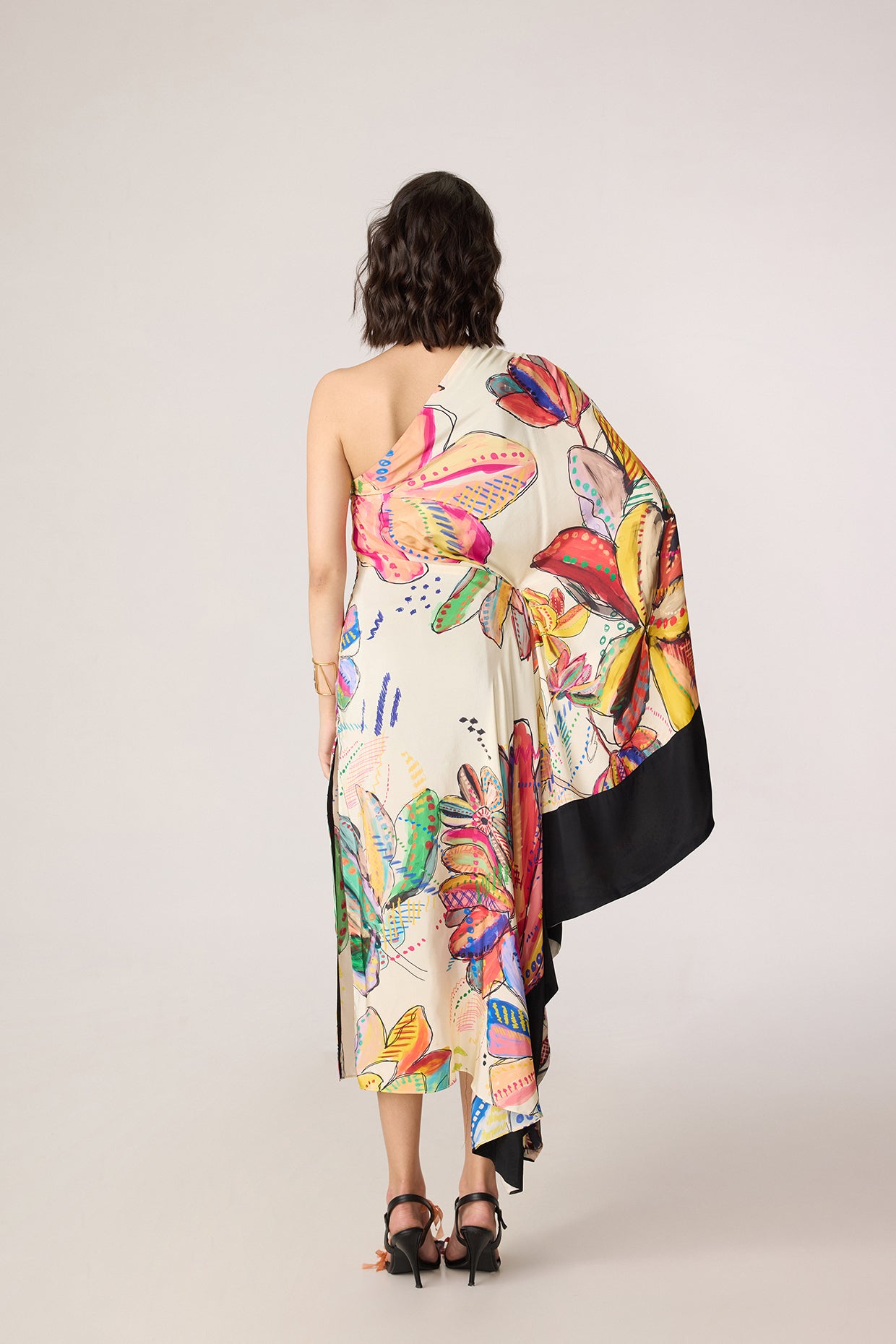 Tira Kaftan- saaksha kinni