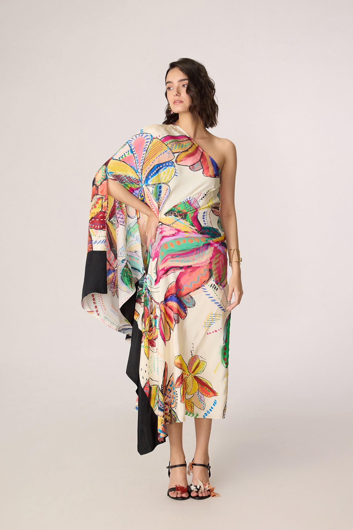 Tira Kaftan- saaksha kinni