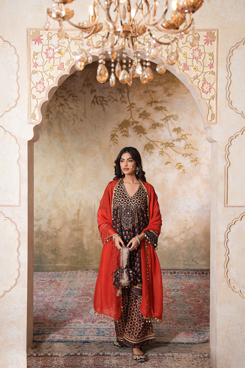 Siyah Sitara Kurta Set (Gulabi Savera by Unnati Garg)