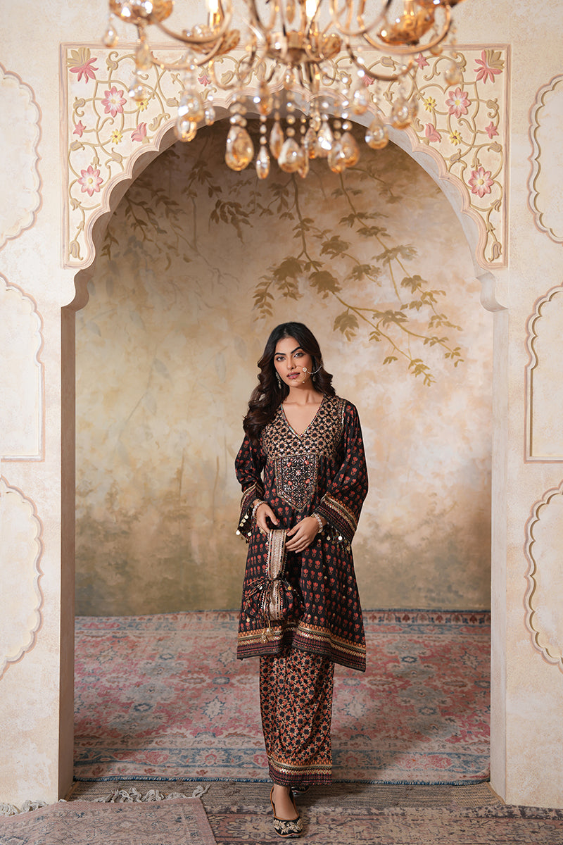 Siyah Sitara Kurta Set (Gulabi Savera by Unnati Garg)