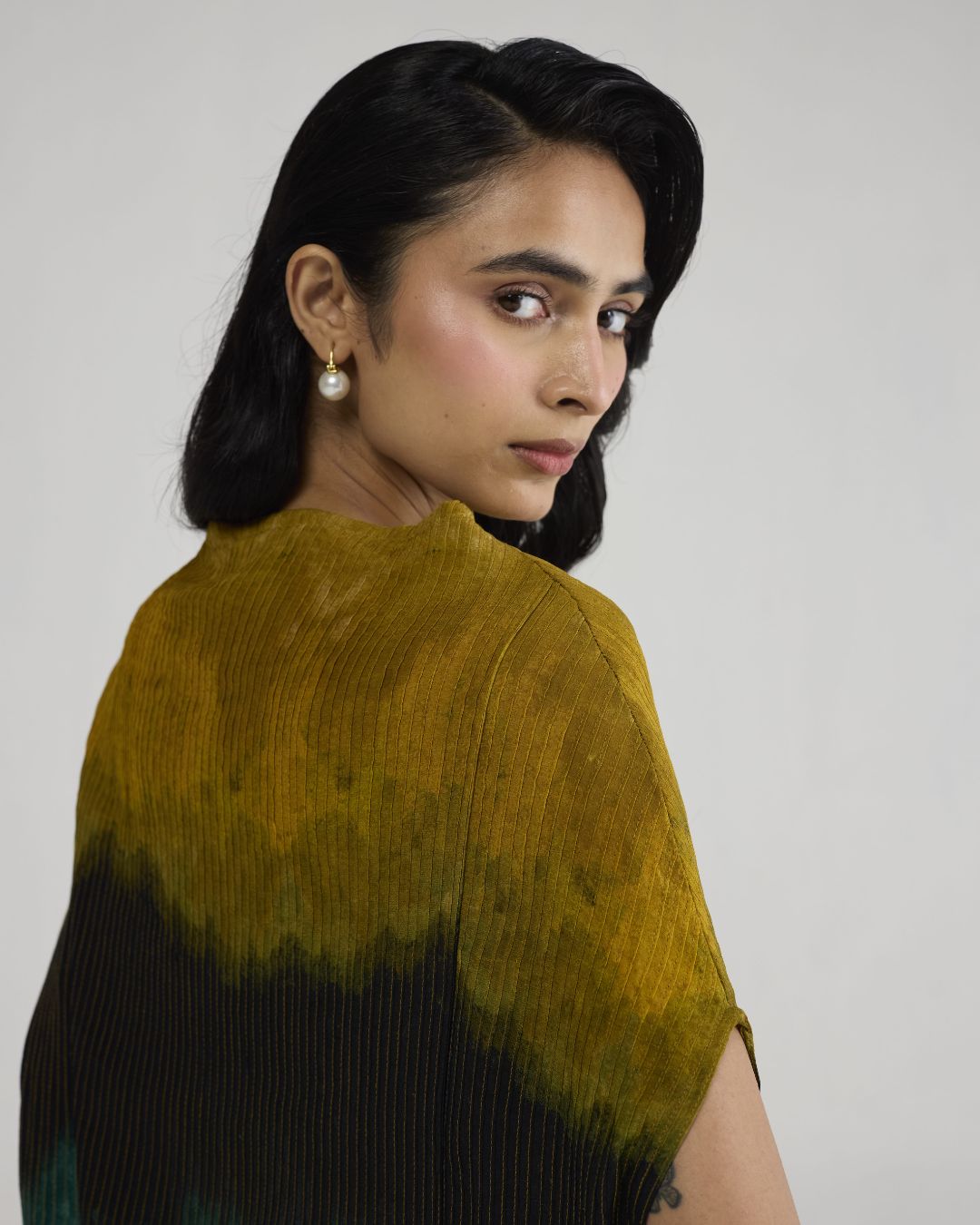 URI PINTUCKS TOP