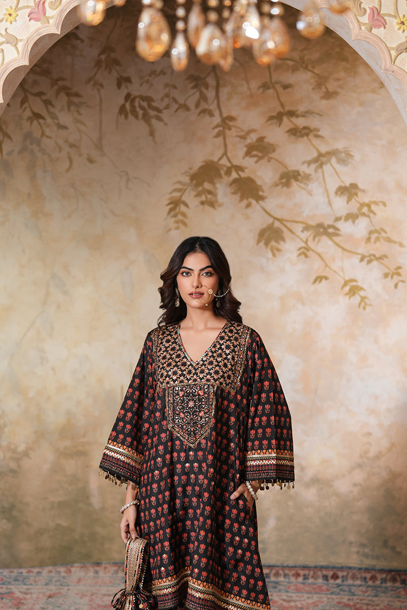 Siyah Sitara Kurta Set (Gulabi Savera by Unnati Garg)
