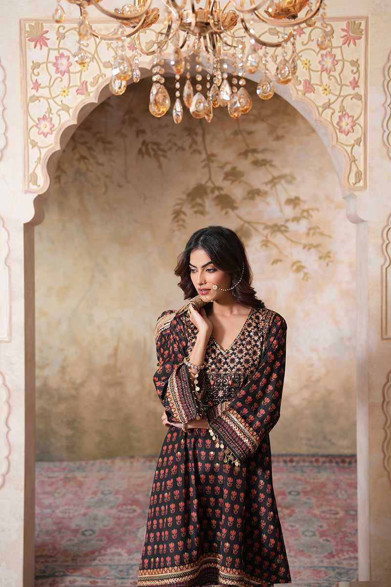 Siyah Sitara Kurta Set (Gulabi Savera by Unnati Garg)
