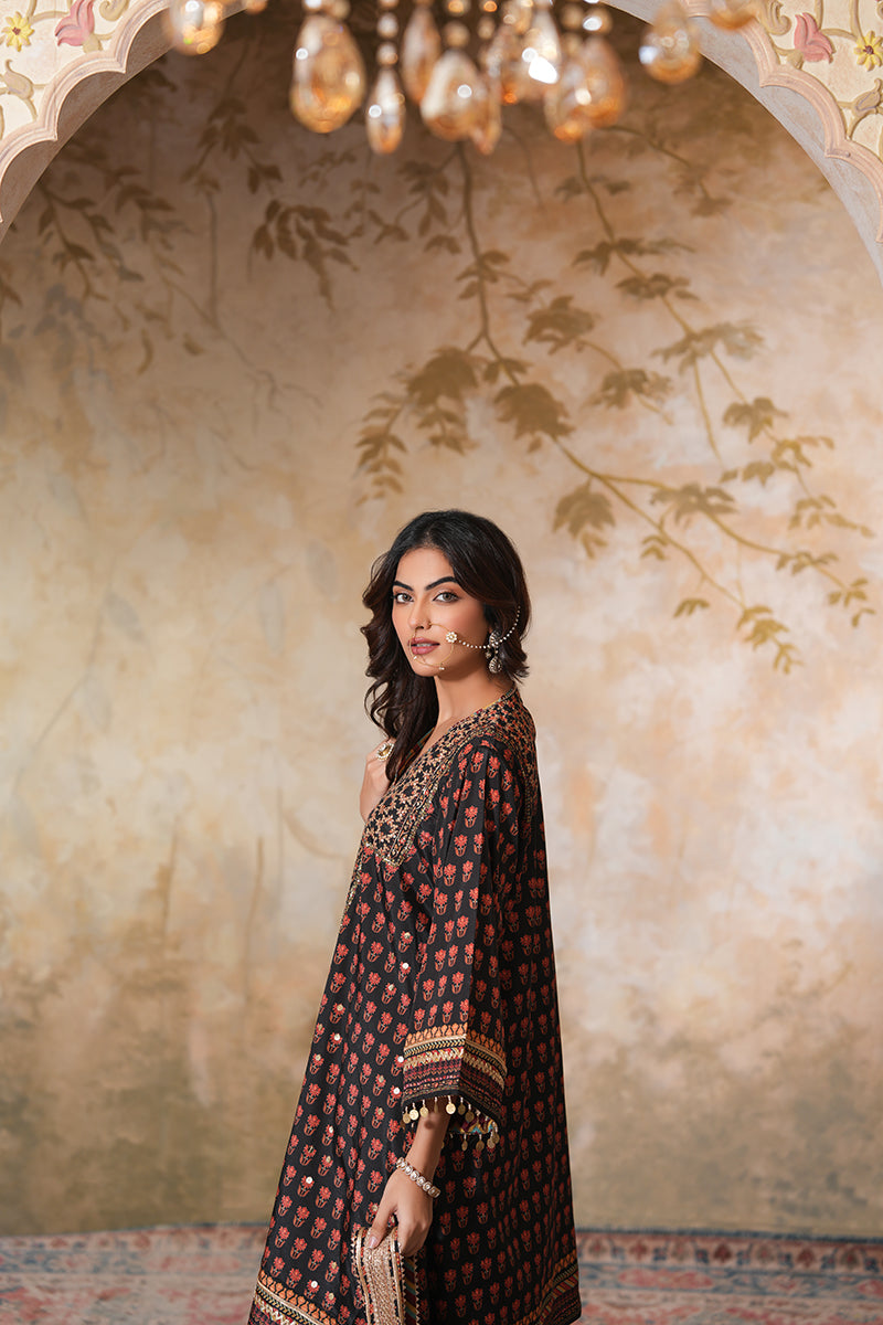 Siyah Sitara Kurta Set (Gulabi Savera by Unnati Garg)