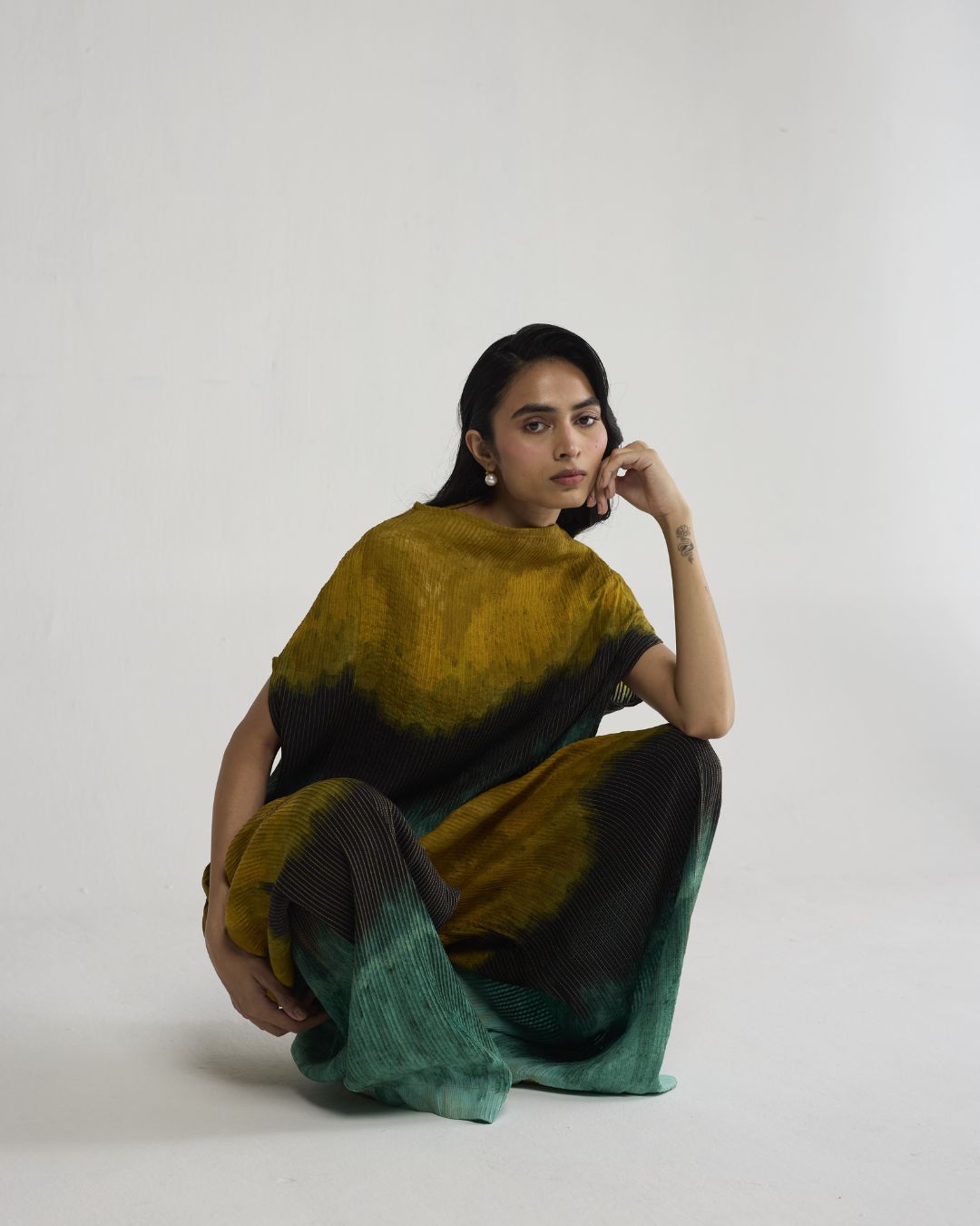 URI PINTUCKS TOP