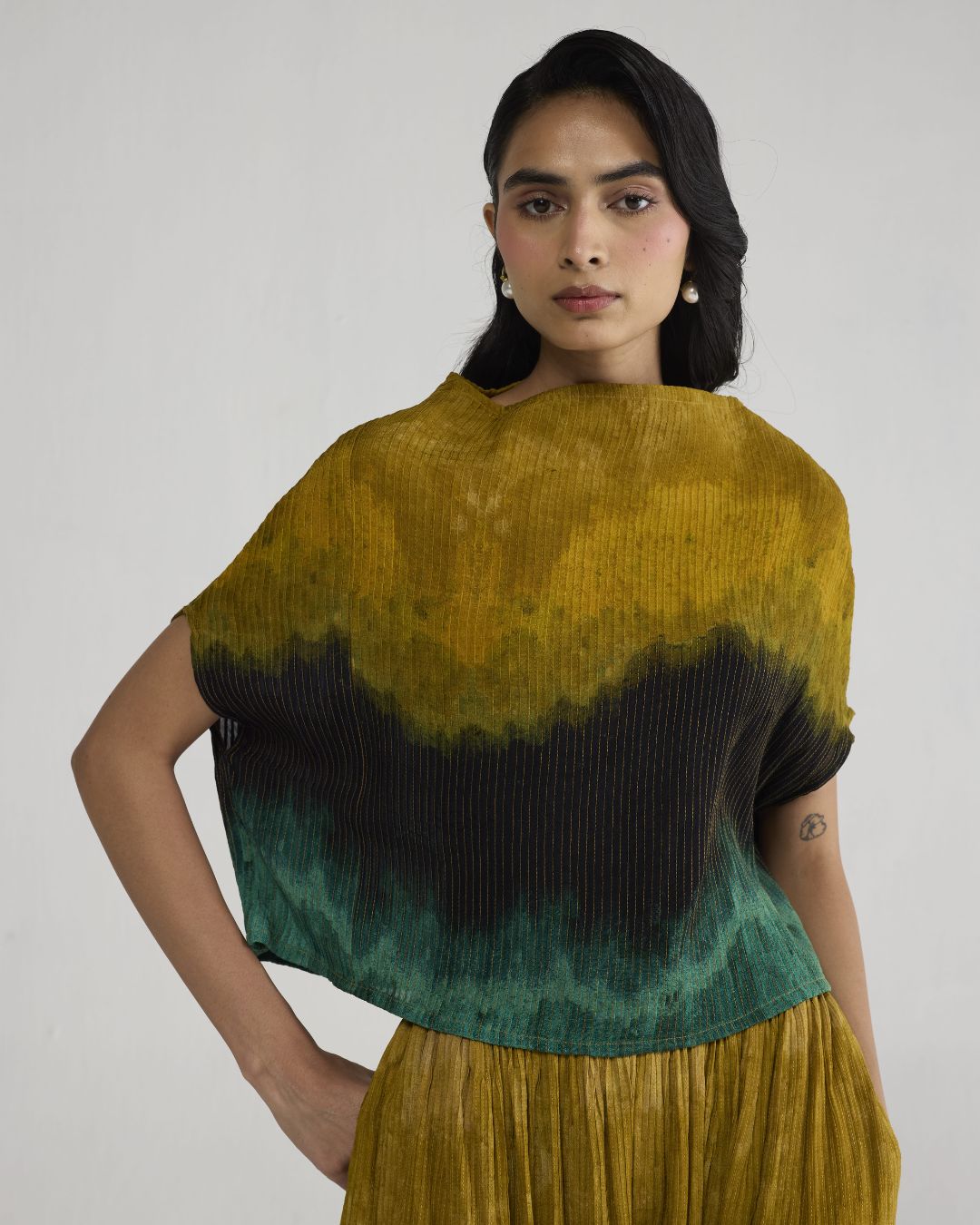 URI PINTUCKS TOP