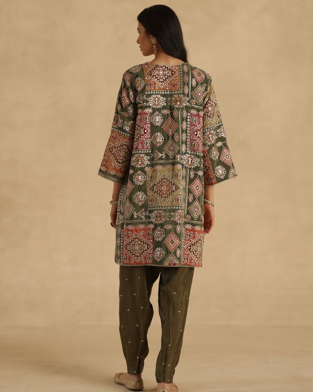 MANIK-OLIVE