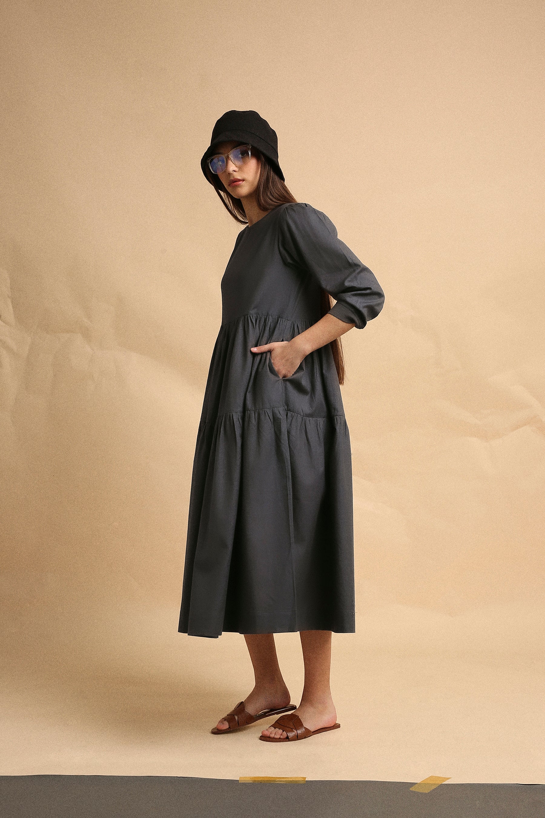 Charcoal Collar Crop Top & Gray Box Pleated Skirt Set (2 PCS)- Mati