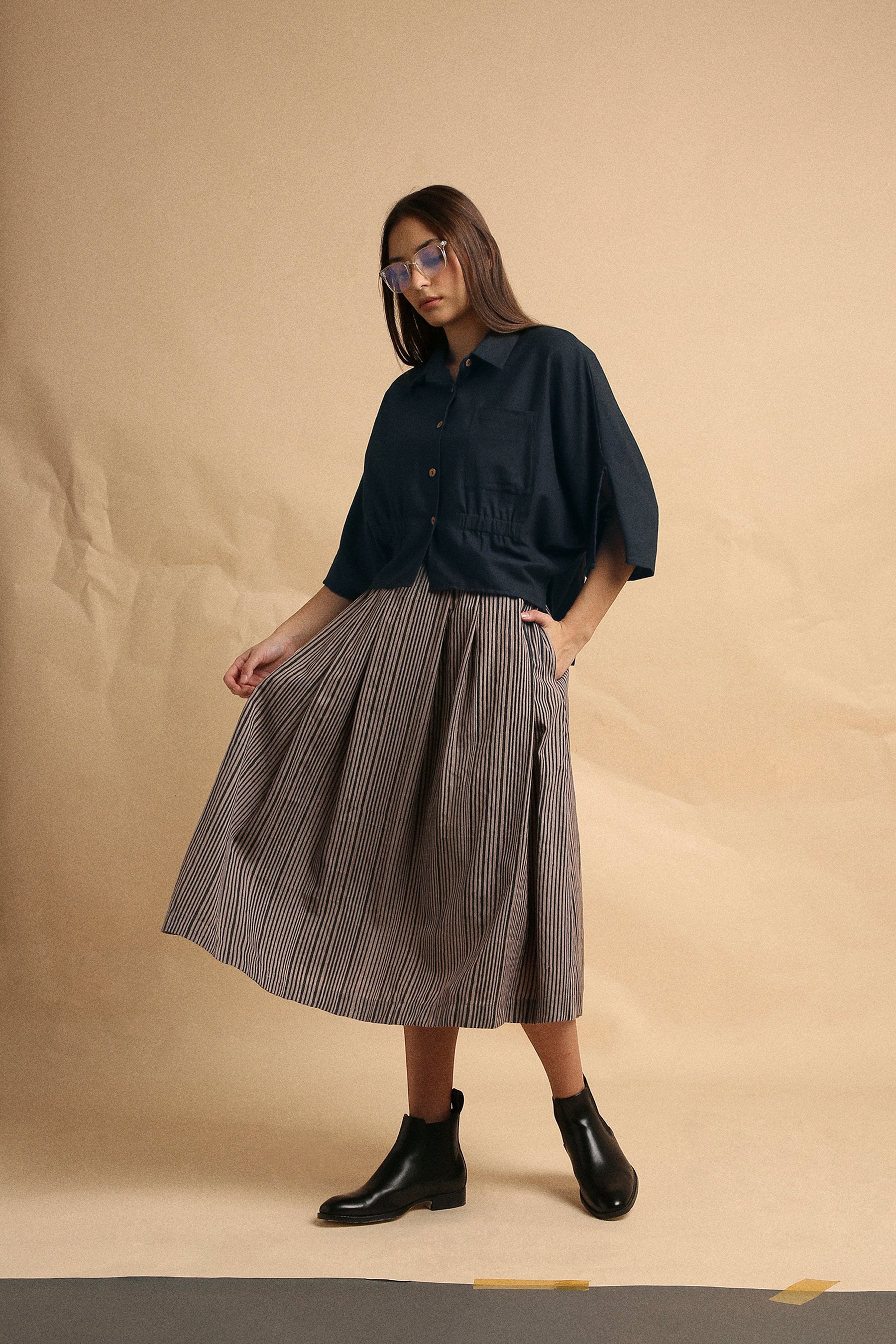Charcoal Collar Crop Top & Gray Box Pleated Skirt Set (2 PCS)- Mati
