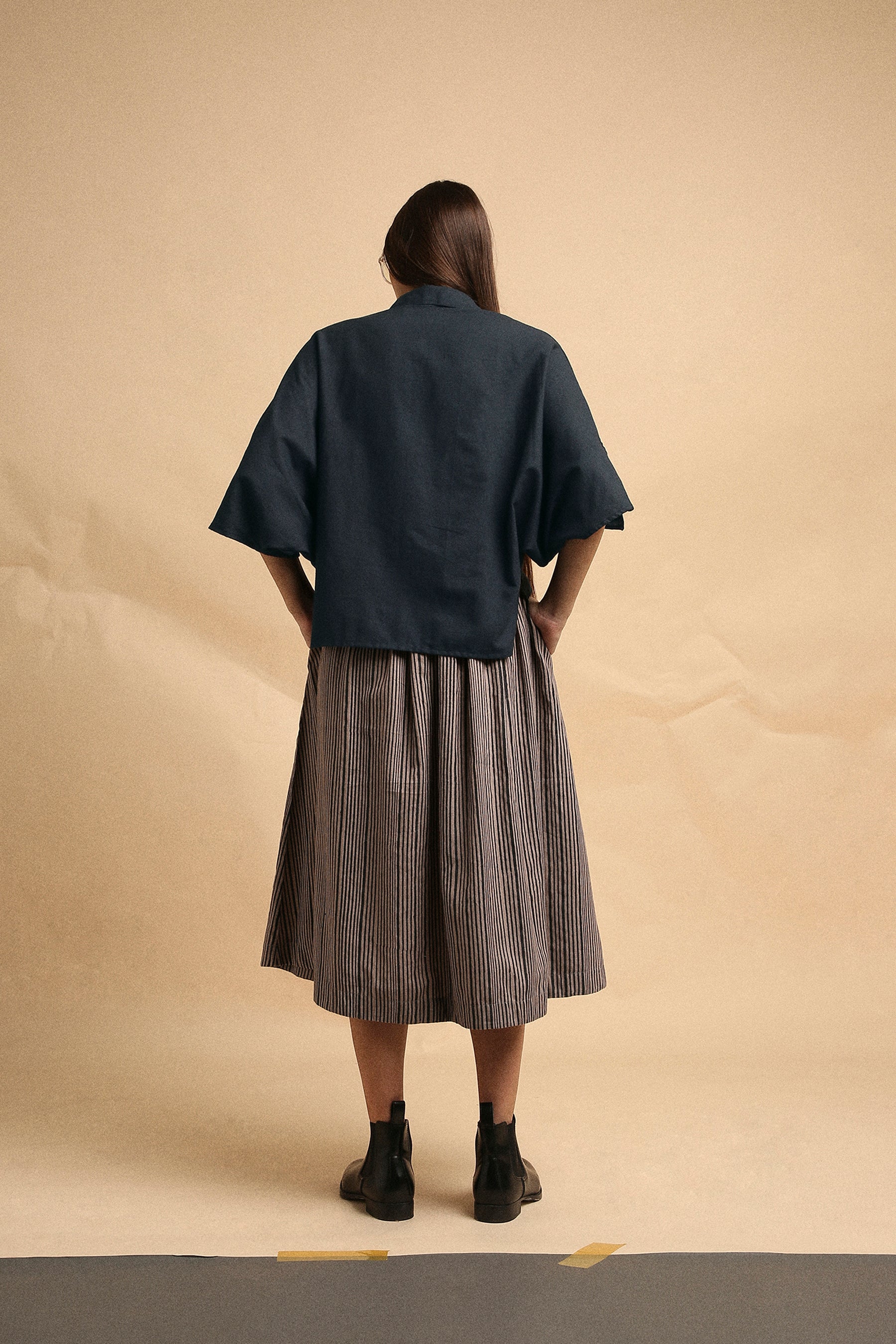 Charcoal Collar Crop Top & Gray Box Pleated Skirt Set (2 PCS)- Mati
