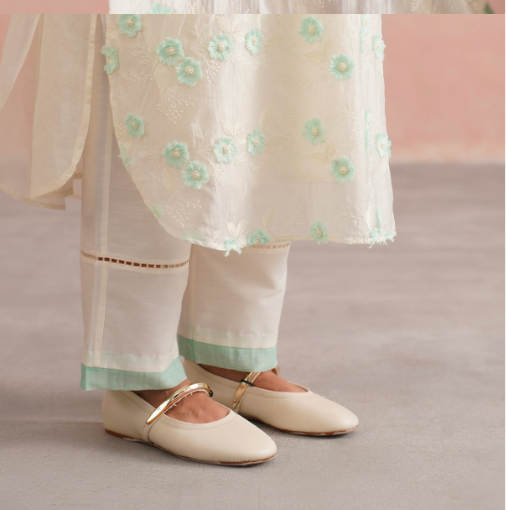 Clara Set – Ivory Embroidered (Rozmeher By Unnati Garg)