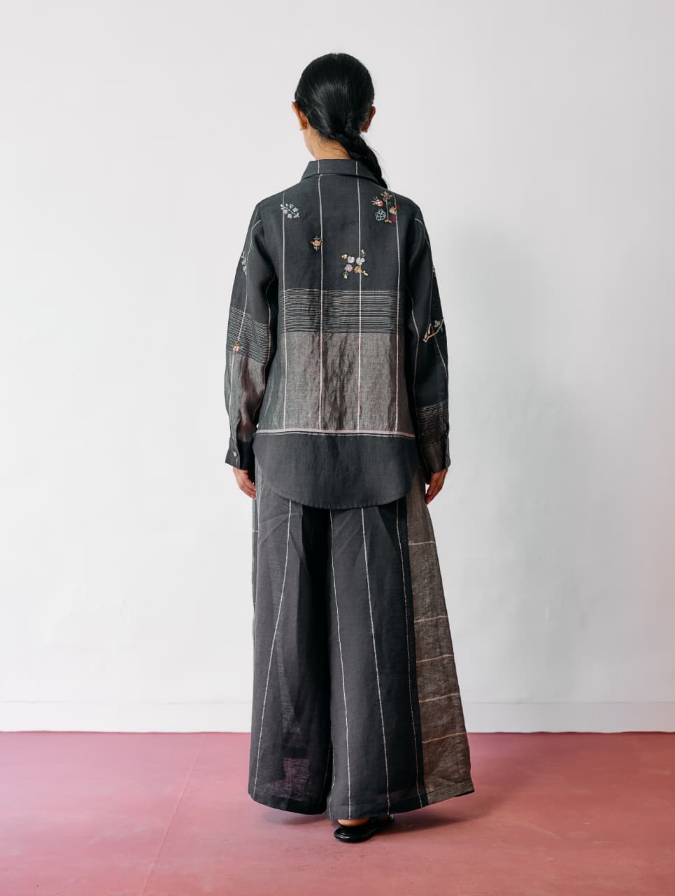 MANSA FLORAL HAND-EMBROIDERED SHIRT - CHARCOAL