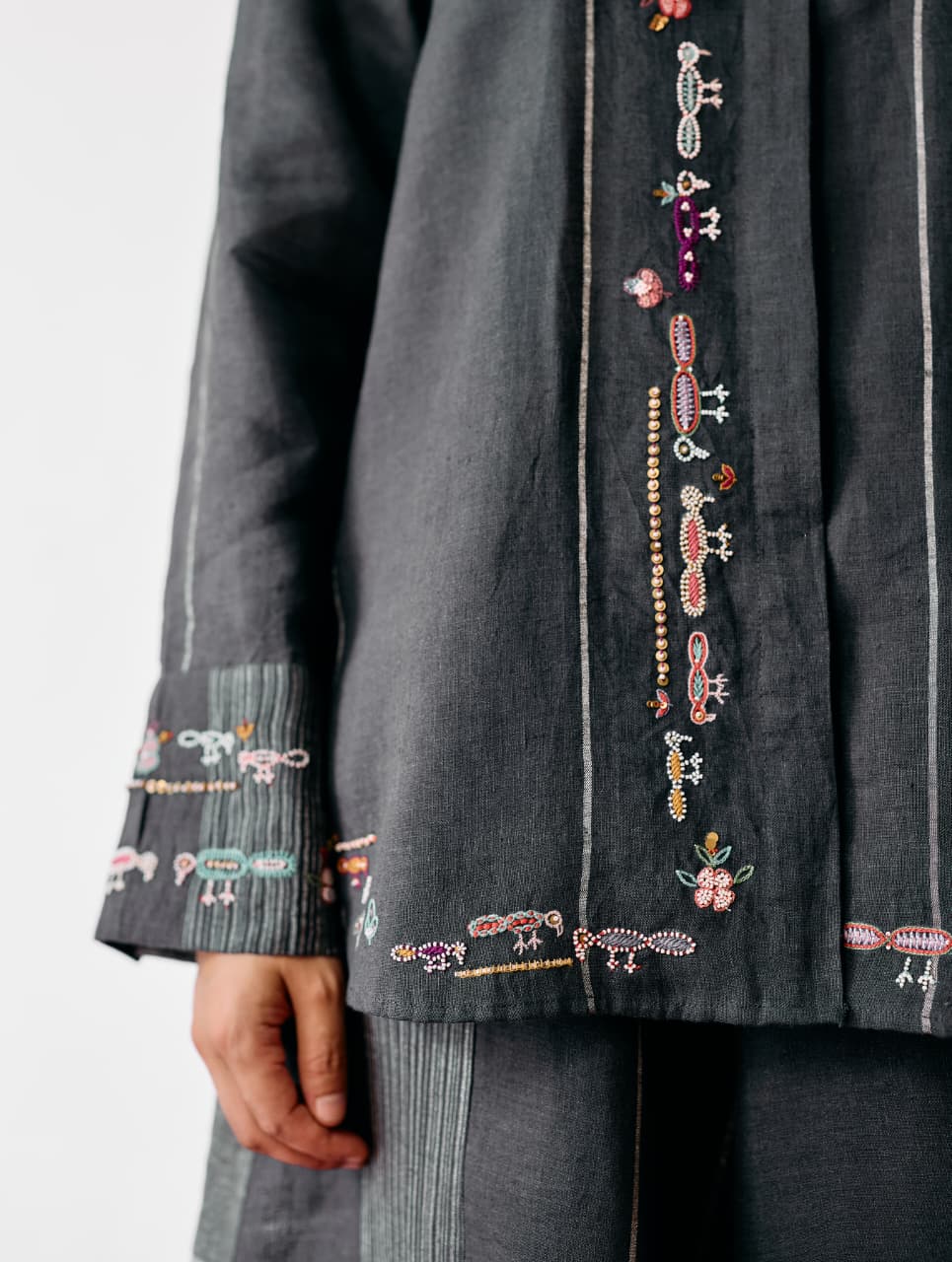 HANAT HAND-EMBROIDERED BIRD SHIRT - CHARCOAL
