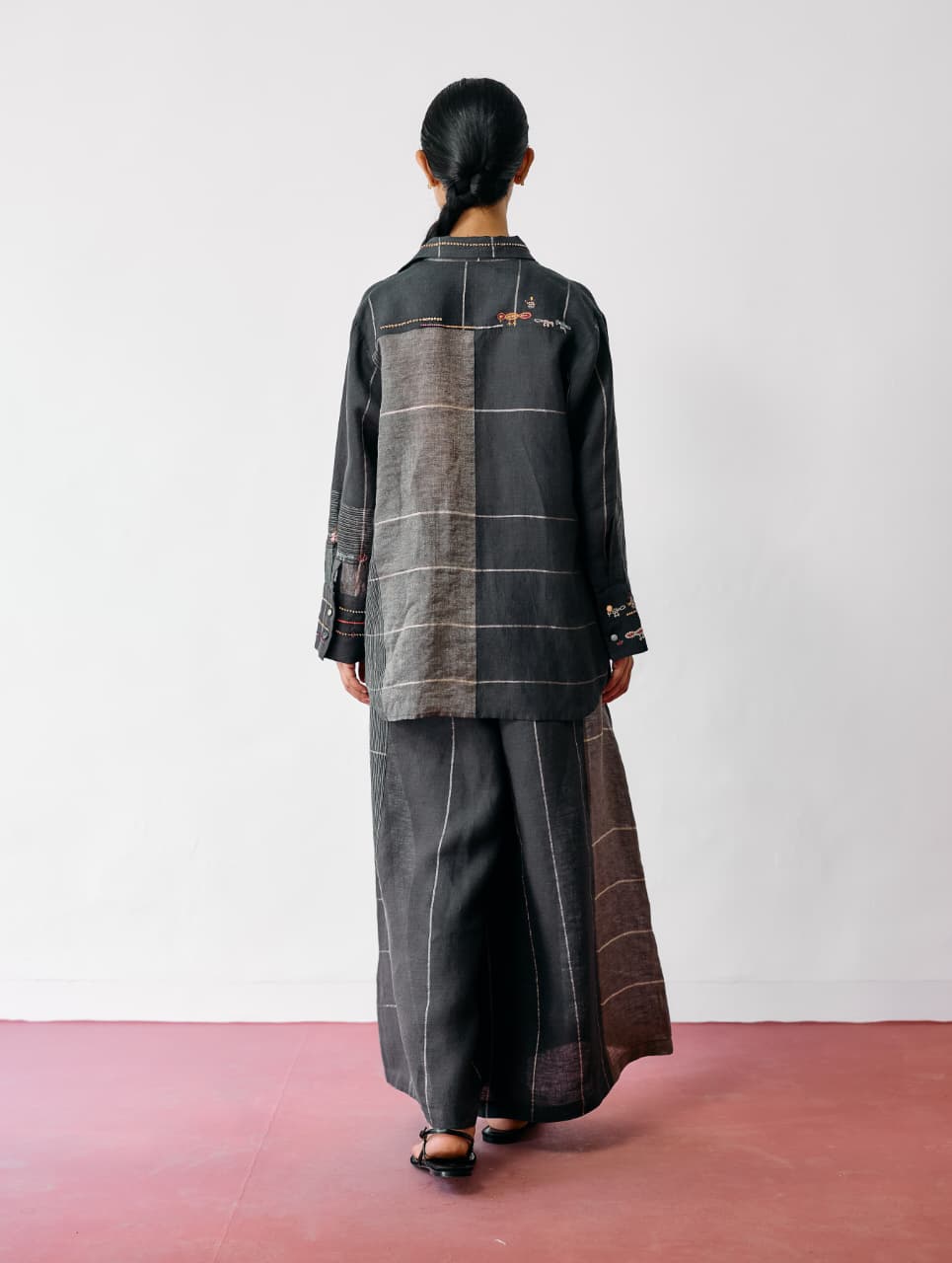 HANAT HAND-EMBROIDERED BIRD SHIRT - CHARCOAL