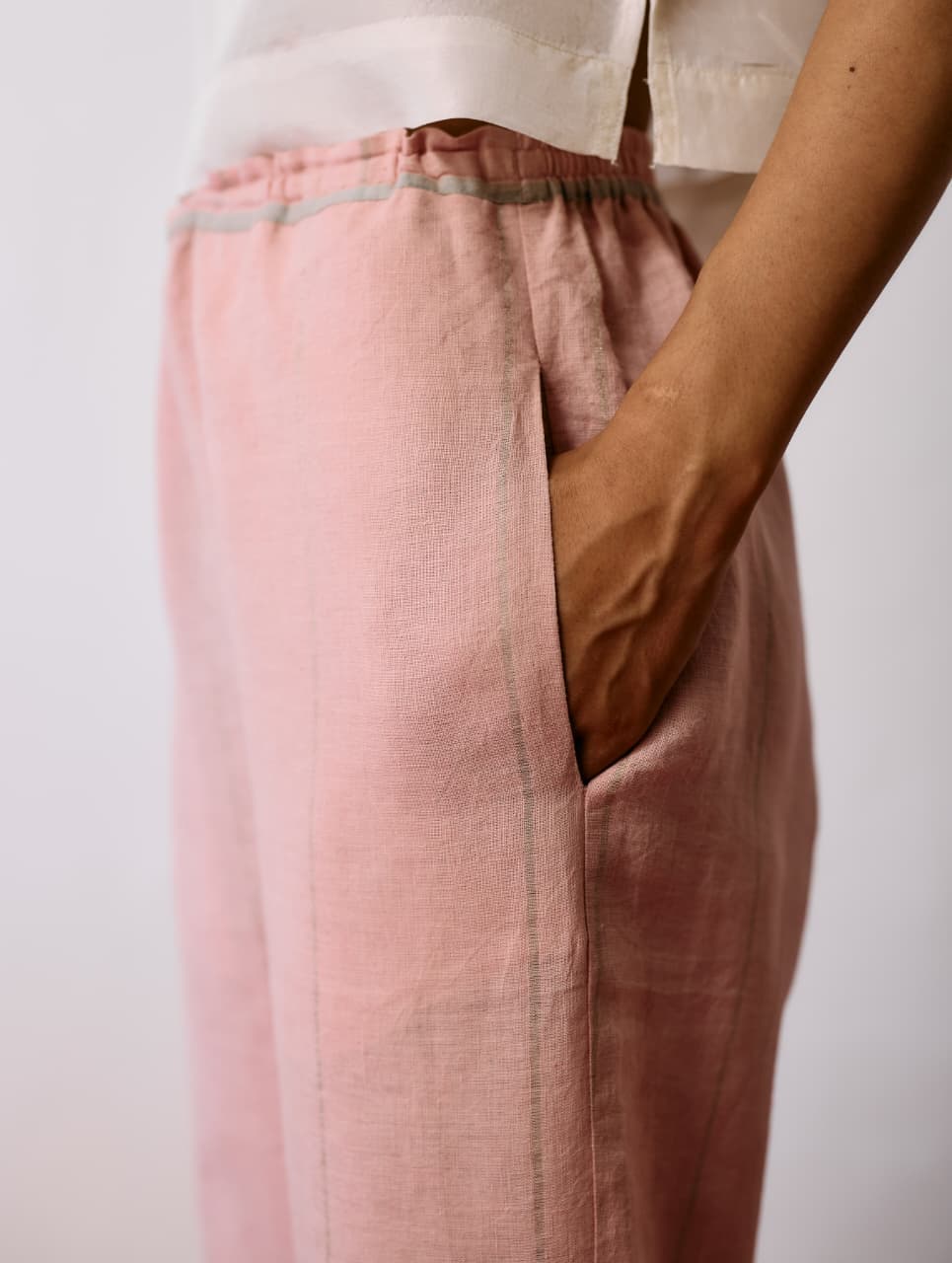 NILA TAPERED METALLIC LINEN PANTS - PINK