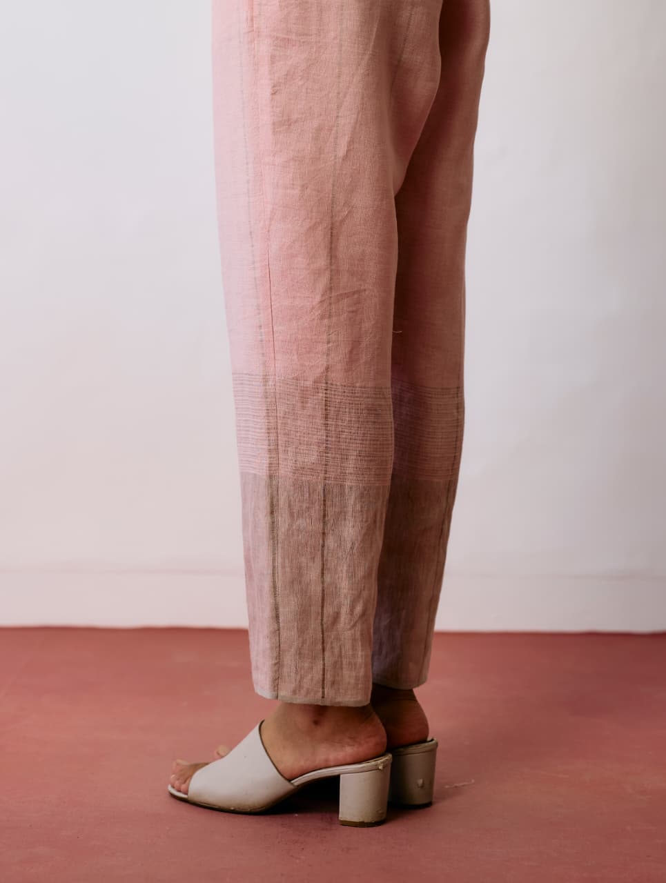 NILA TAPERED METALLIC LINEN PANTS - PINK