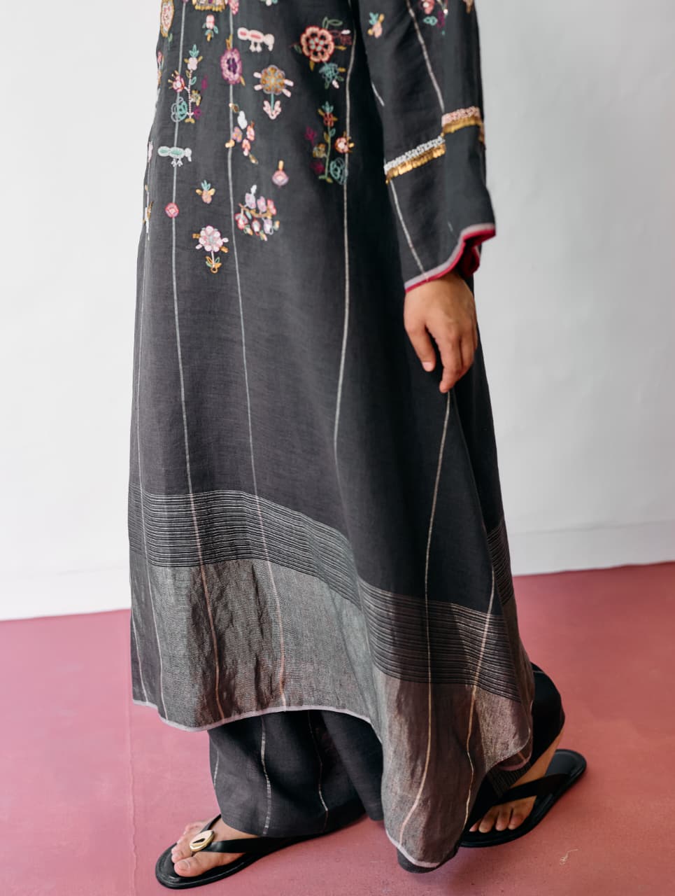 URA HAND-EMBROIDERED METALLIC LINEN KURTA - CHARCOAL