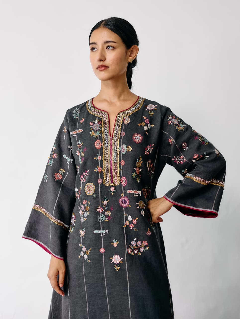 URA HAND-EMBROIDERED METALLIC LINEN KURTA - CHARCOAL