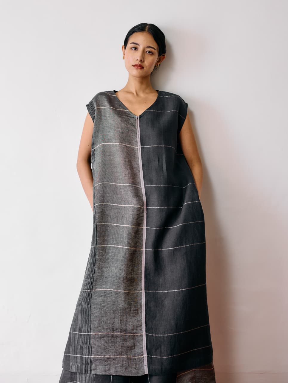 RIRA METALLIC LINEN LONG TUNIC - CHARCOAL