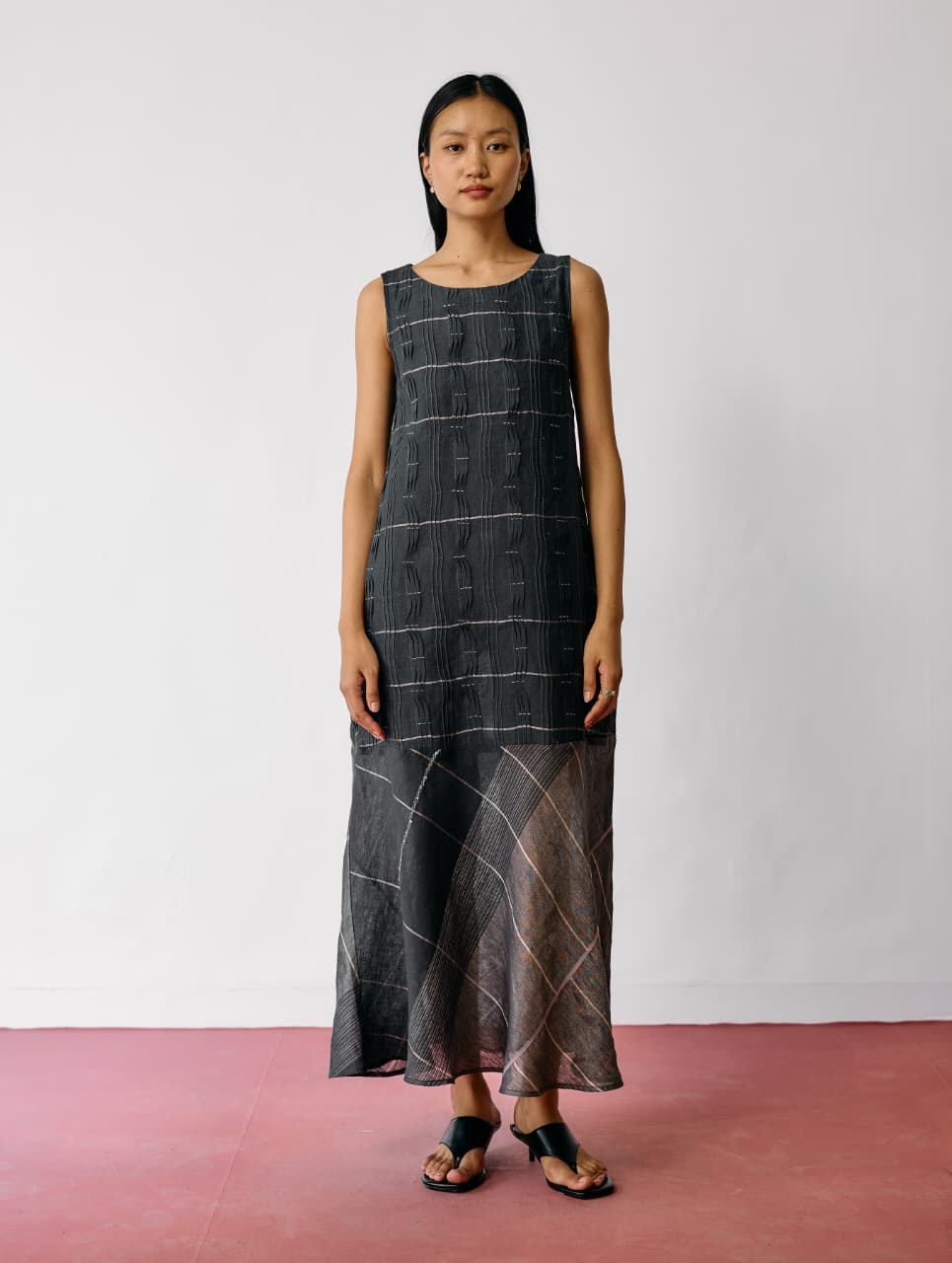 DANA PINTUCK &amp; PLEAT SLEEVELESS DRESS - CHARCOAL