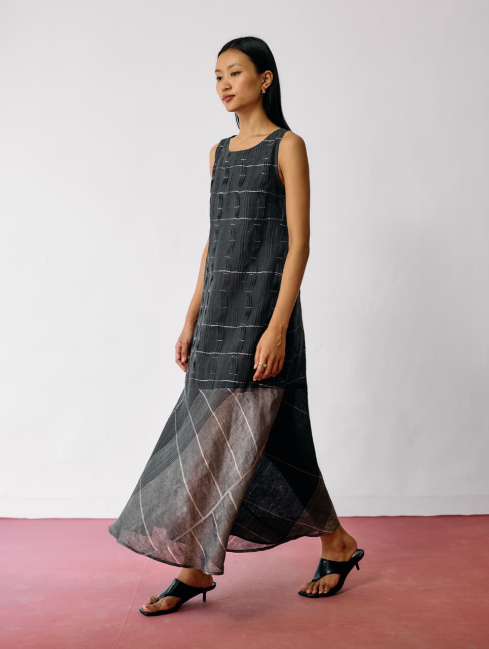 DANA PINTUCK &amp; PLEAT SLEEVELESS DRESS - CHARCOAL