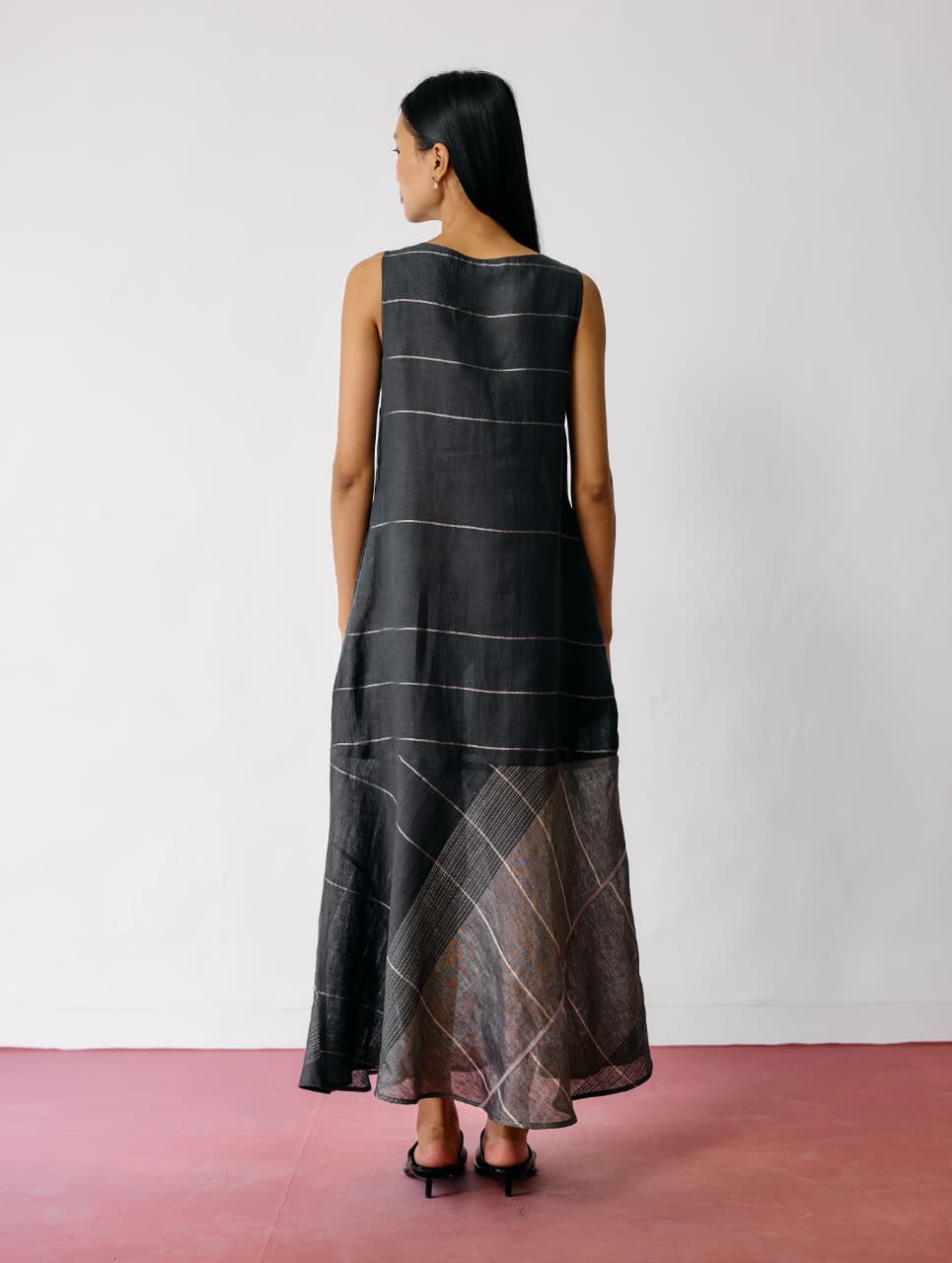 DANA PINTUCK &amp; PLEAT SLEEVELESS DRESS - CHARCOAL