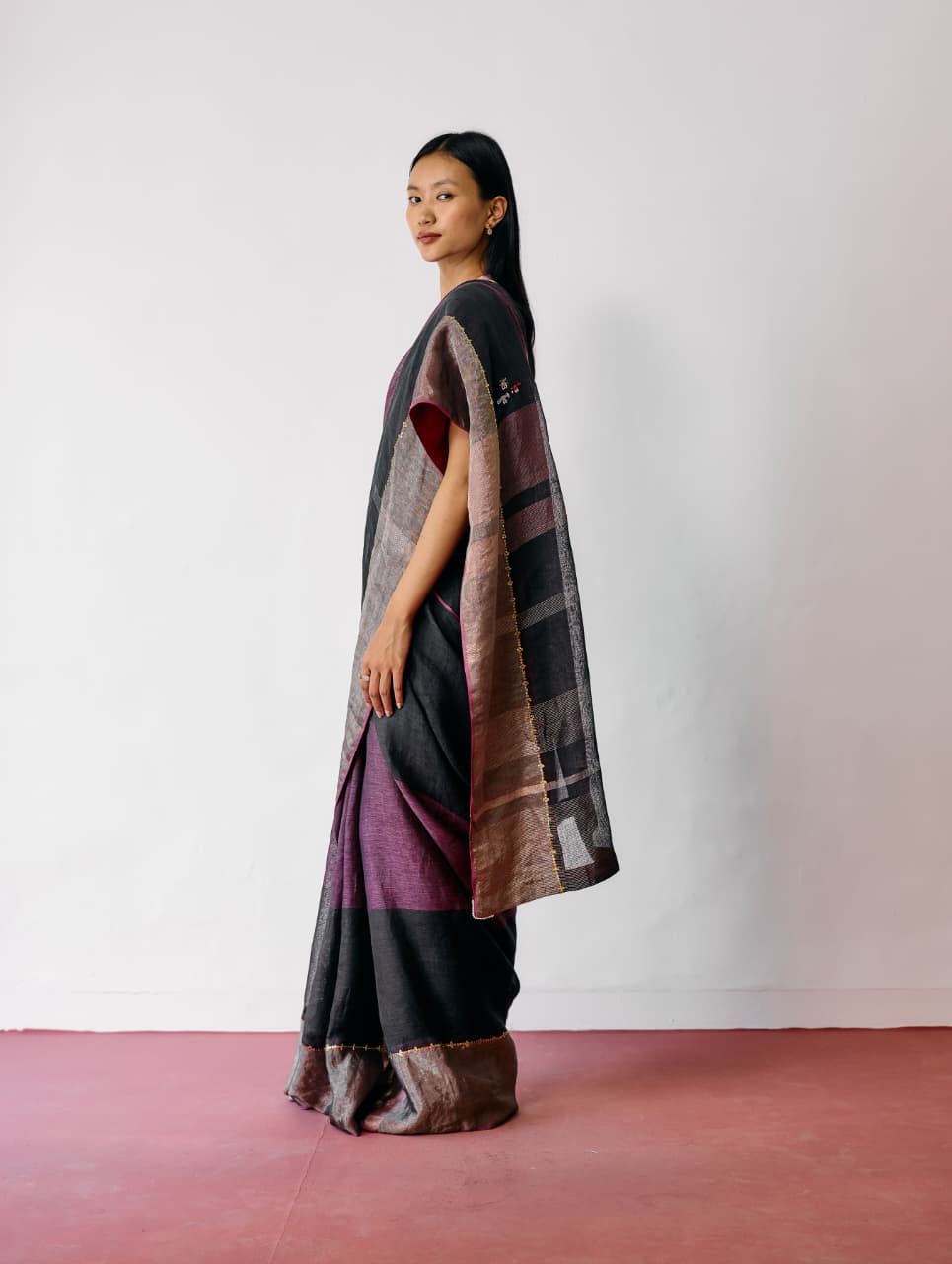AFRA METALLIC HANDLOOM LINEN SAREE - METALLIC CHARCOAL