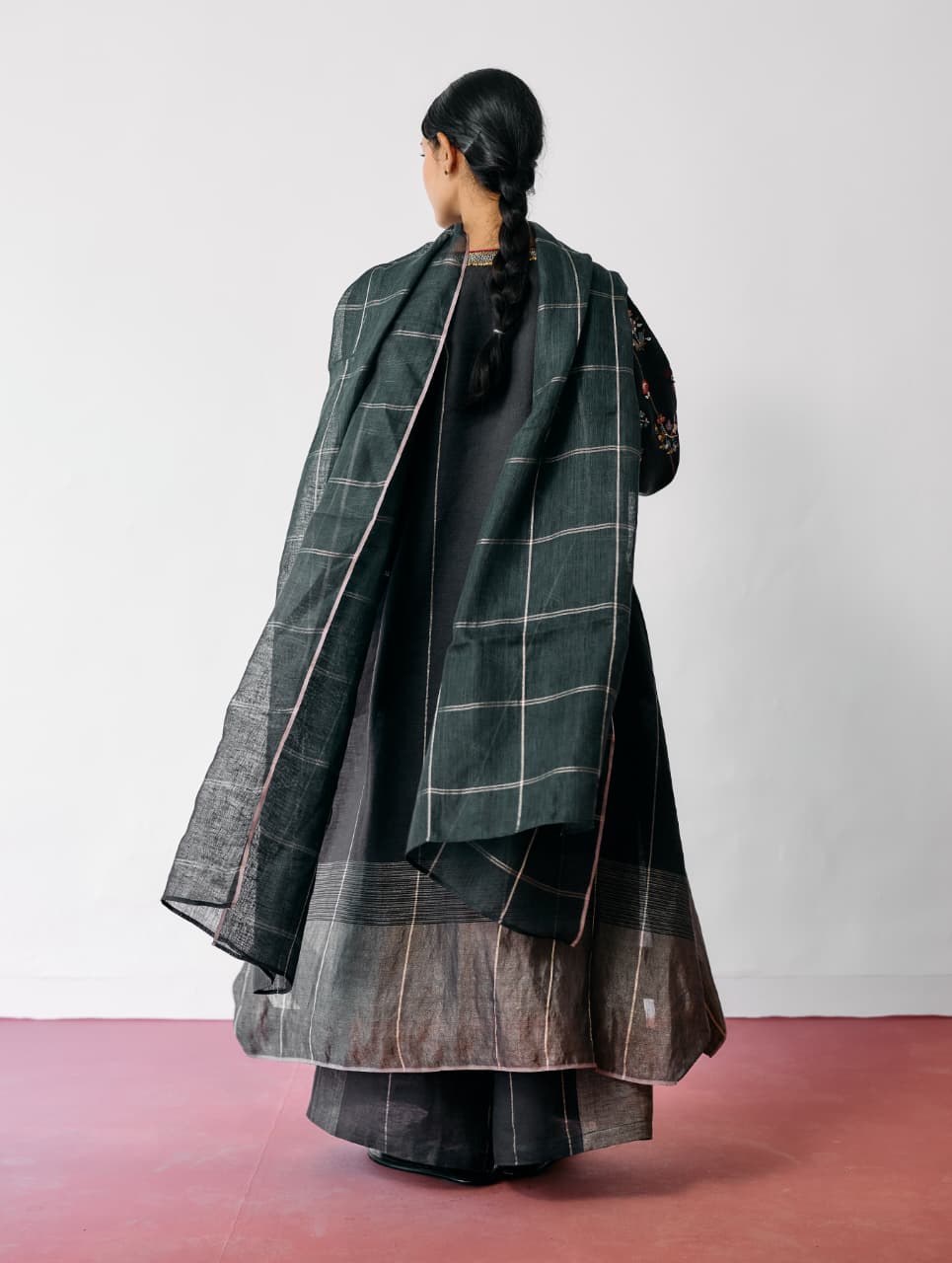 URA HAND-EMBROIDERED METALLIC LINEN KURTA SET - CHARCOAL