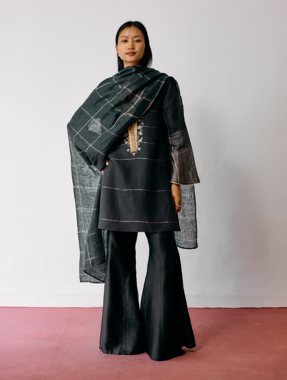 NAAR HAND-EMBROIDERED METALLIC KURTA SET - CHARCOAL