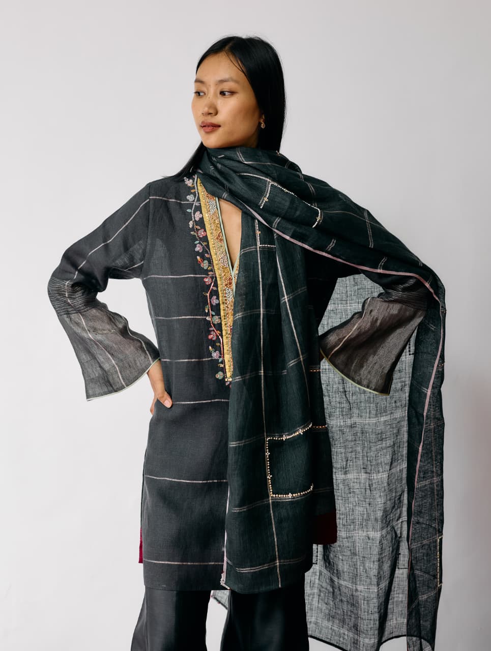 NAAR HAND-EMBROIDERED METALLIC KURTA SET - CHARCOAL
