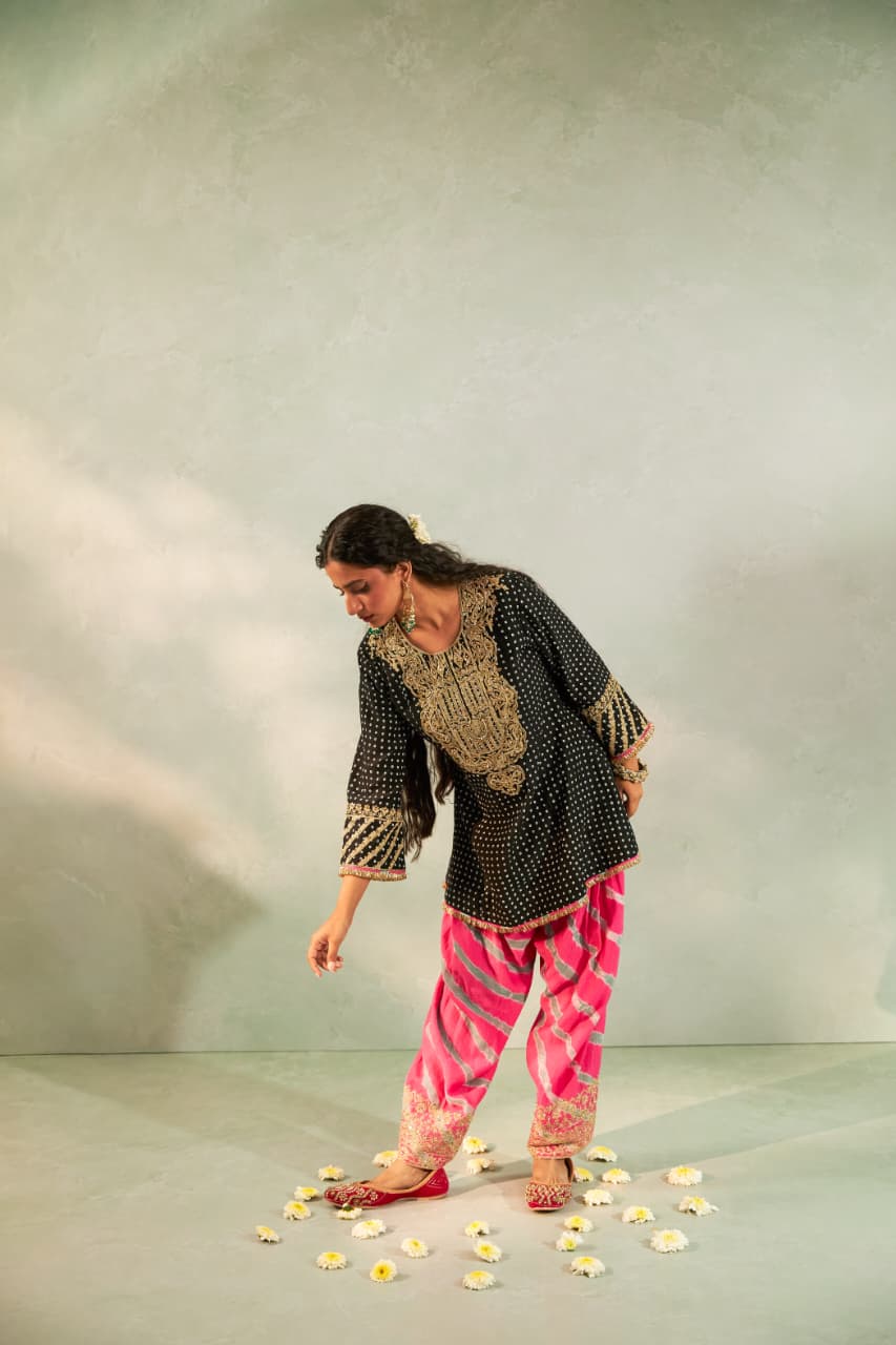 KAALI RANGILI EMBROIDERED KURTA SET