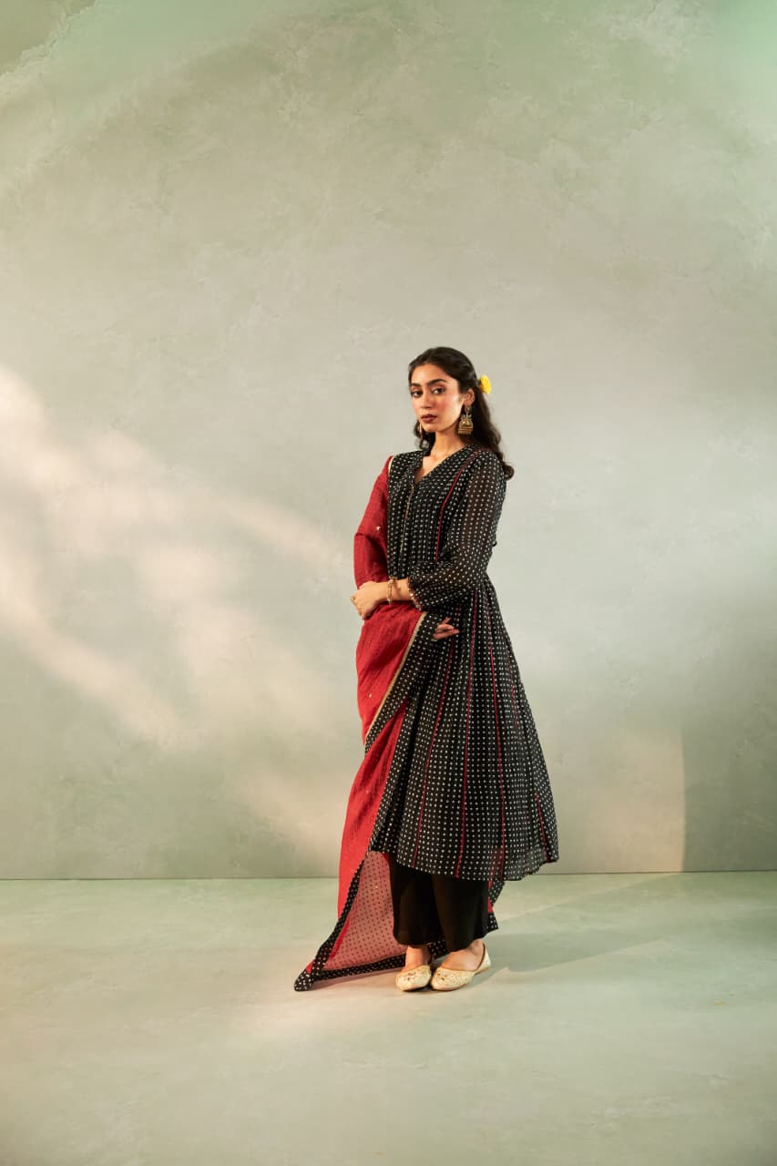 KAALI PHULJHADI EMBROIDERED KURTA SET