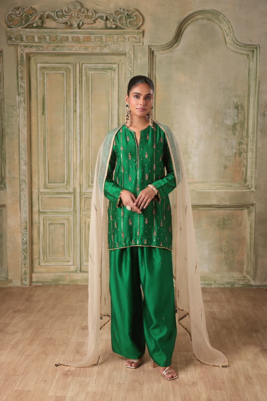 ZAR-RANG GREEN SHORT BUTI KURTA SET