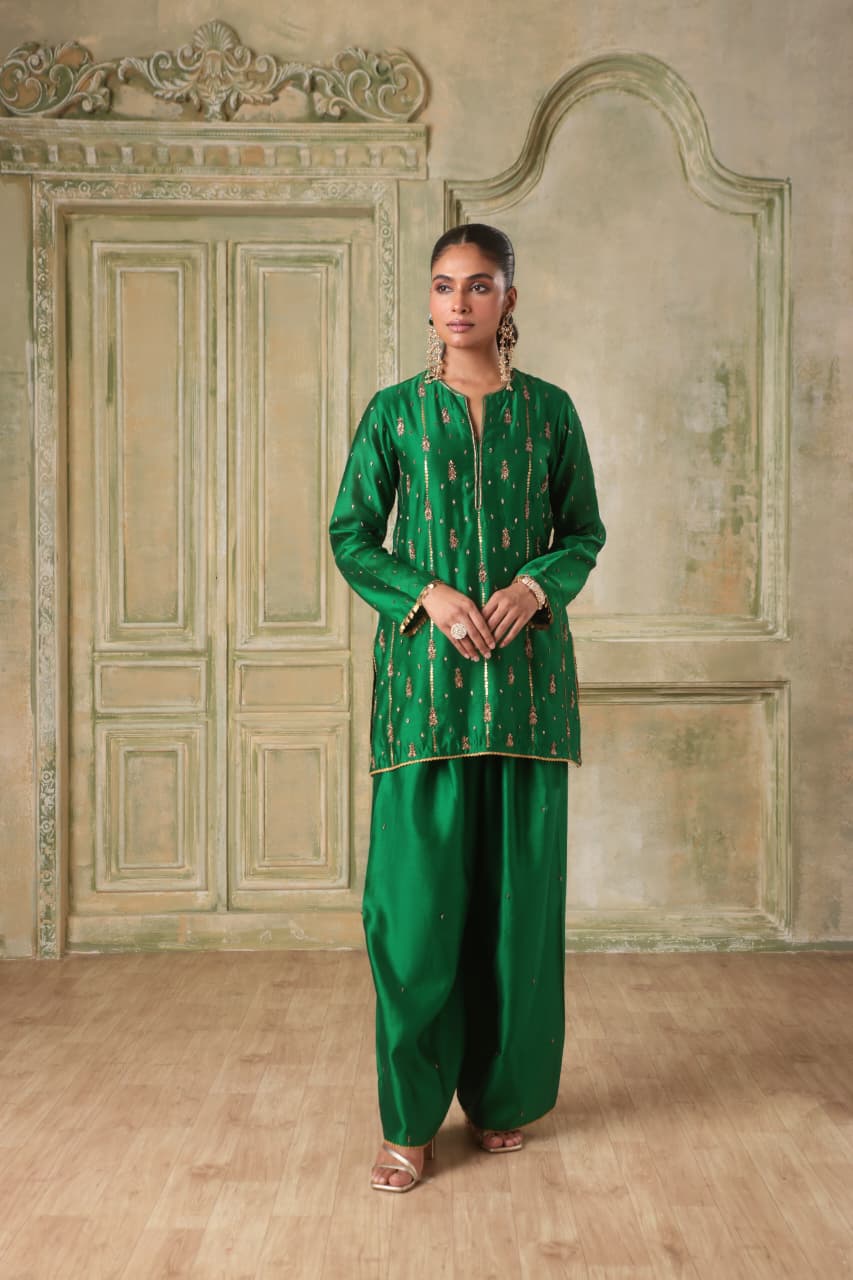 ZAR-RANG GREEN SHORT BUTI KURTA SET