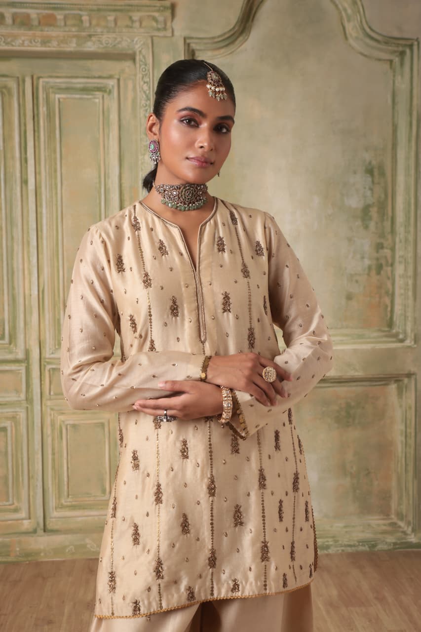 ZAR-RANG IVORY BUTI KURTA SET