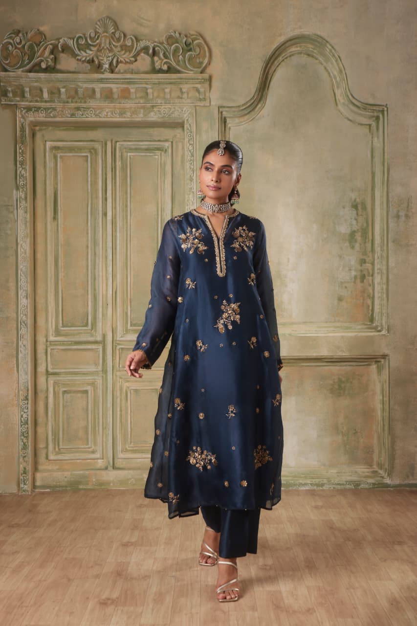 ZAR-RANG BLUE PHOOL KURTA SET