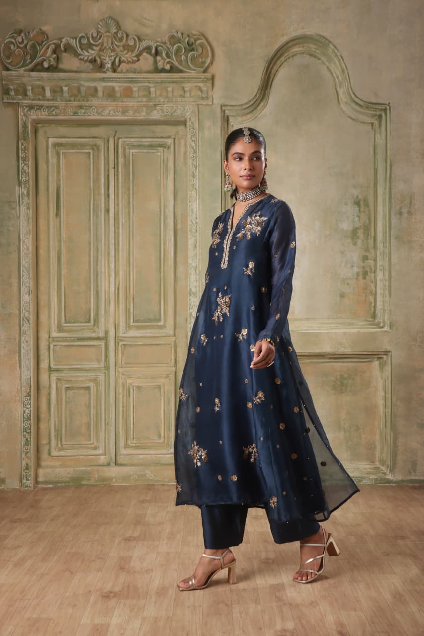 ZAR-RANG BLUE PHOOL KURTA SET